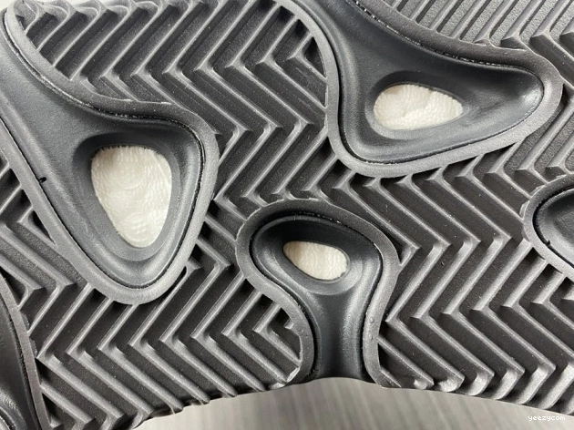 700 MNVN 'Honey GZ0717 Yeezy Flux' Boost 0803